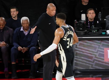 优直播-里弗斯：我不想让Shams难堪 但关于字母的交易对话距离达成差得远